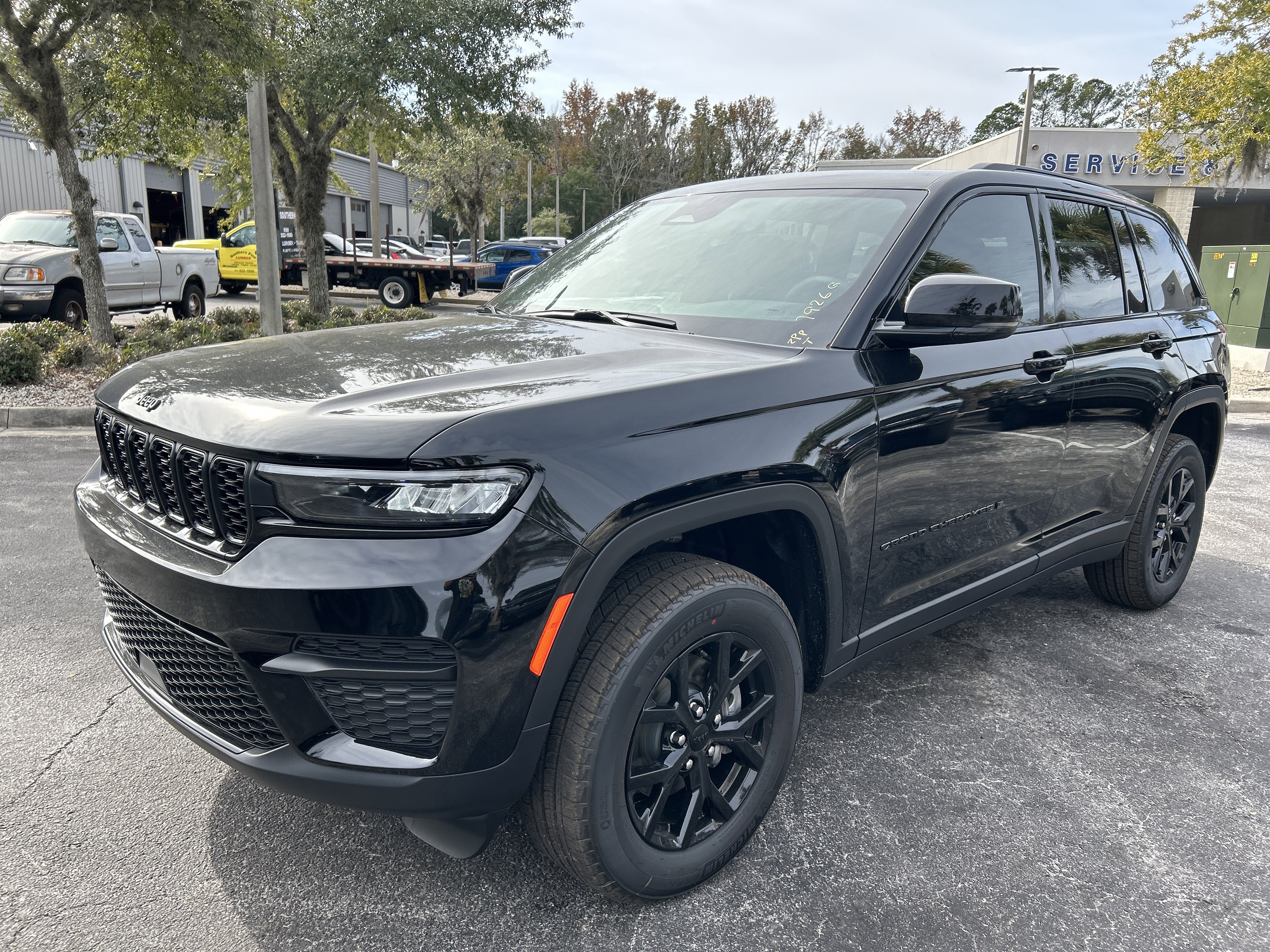 New 2025 Jeep Grand Cherokee Altitude image 3