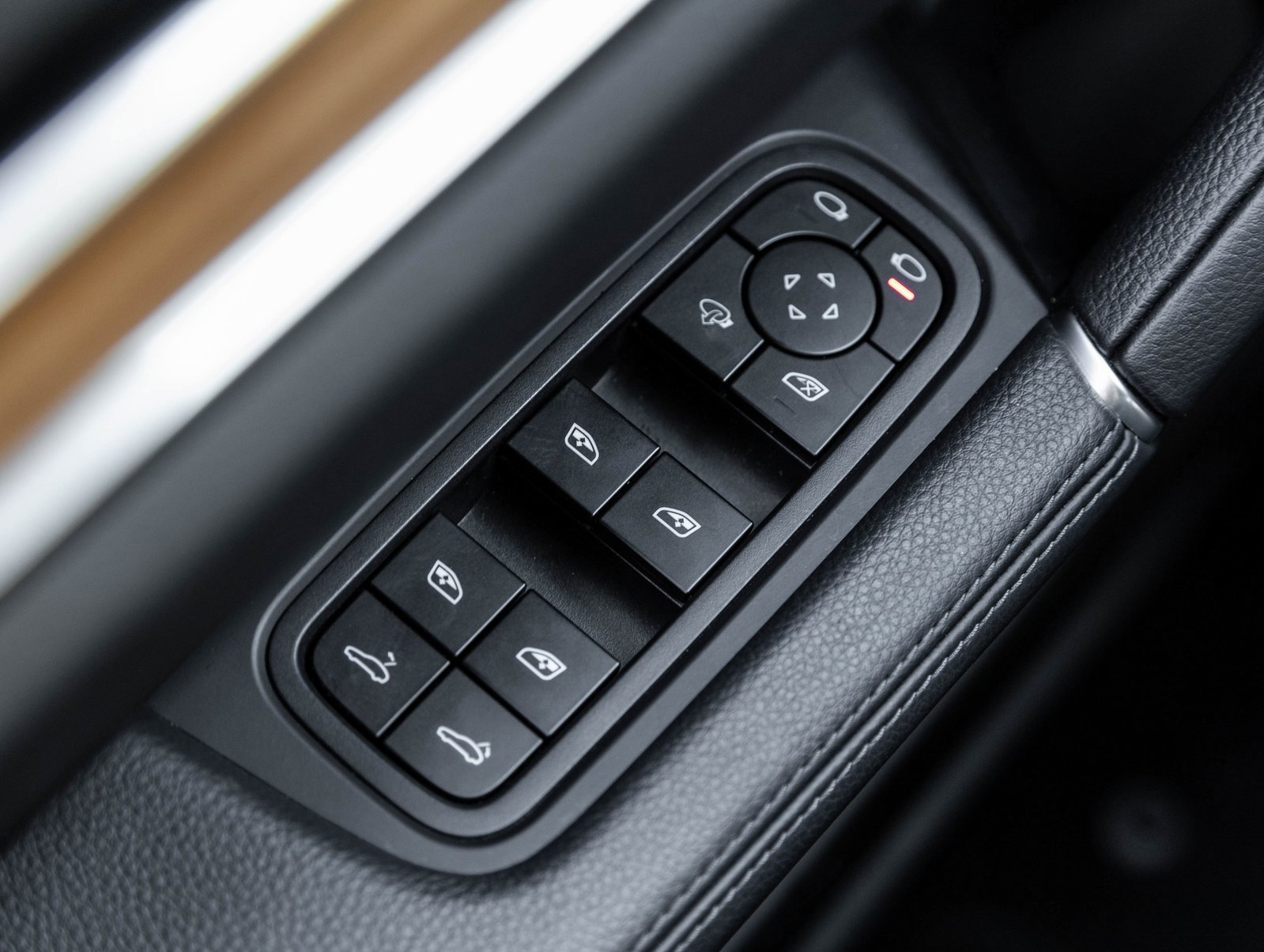 Certified 2023 Porsche Cayenne Platinum Edition image 19