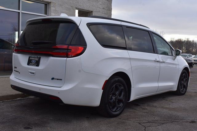 Used 2021 Chrysler Pacifica Limited w/ S Appearance Package image 11