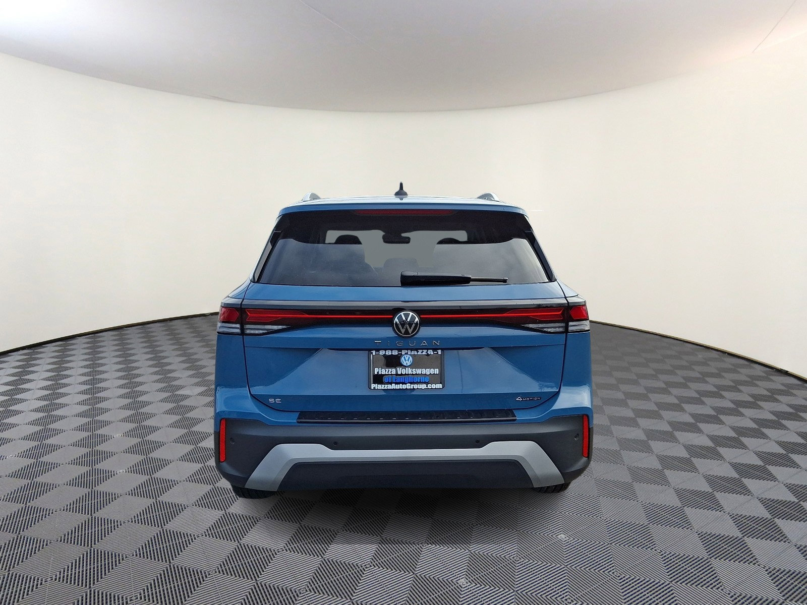 Used 2025 Volkswagen Tiguan SE AWD/4WD image 6