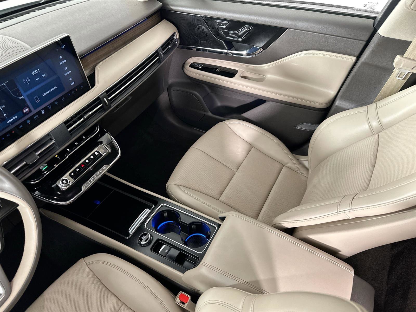 Used 2023 Lincoln Corsair Reserve image 24