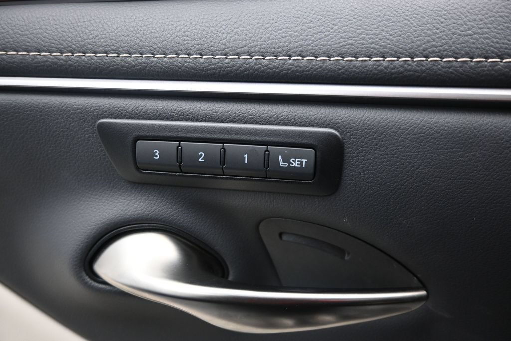 Used 2025 Lexus ES 350 w/ Premium Package FWD image 18