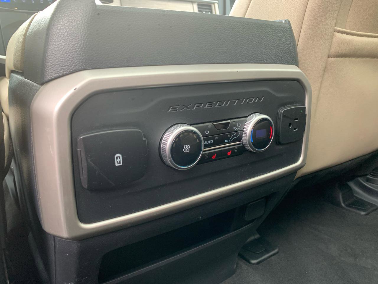 Used 2024 Ford Expedition Max Limited image 11