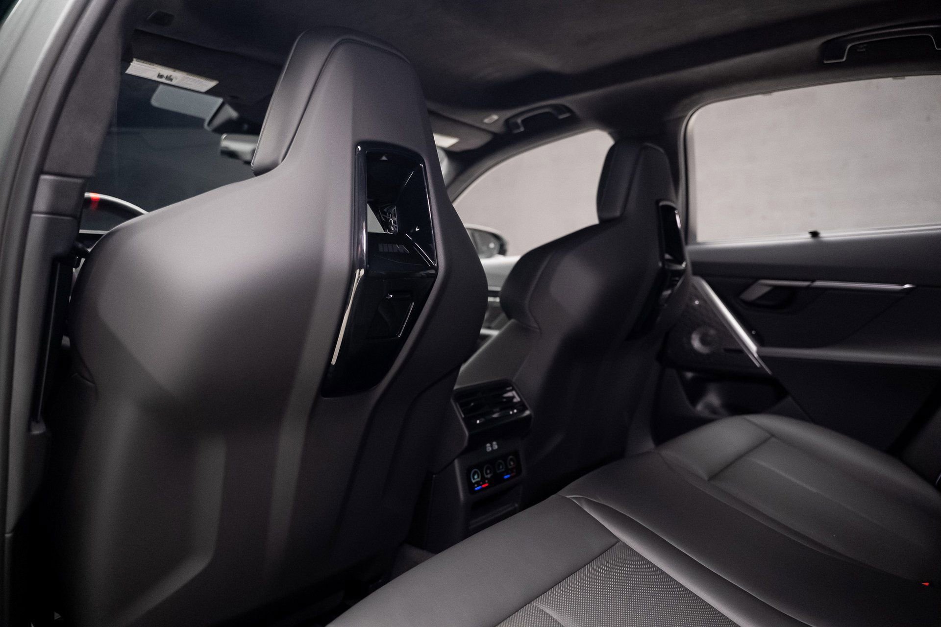 Used 2025 BMW M5 w/ Carbon Package image 74