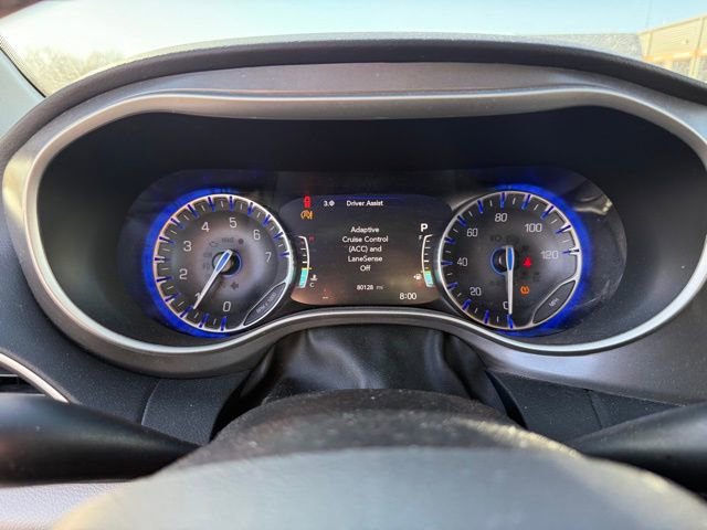 Used 2022 Chrysler Pacifica Touring-L image 14