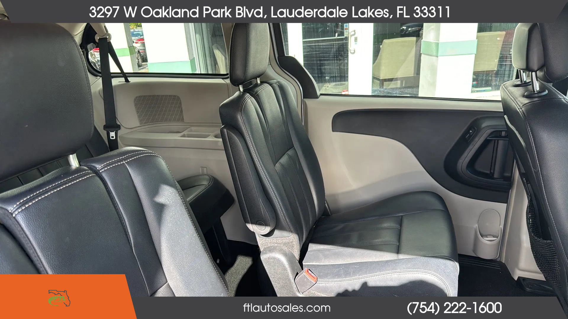 Used 2013 Chrysler Town & Country Touring image 21