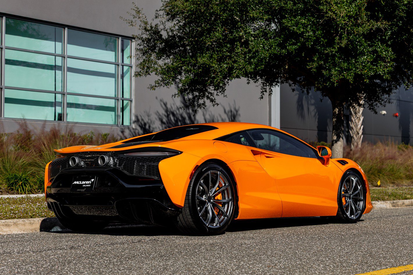 Used 2025 McLaren Artura image 10