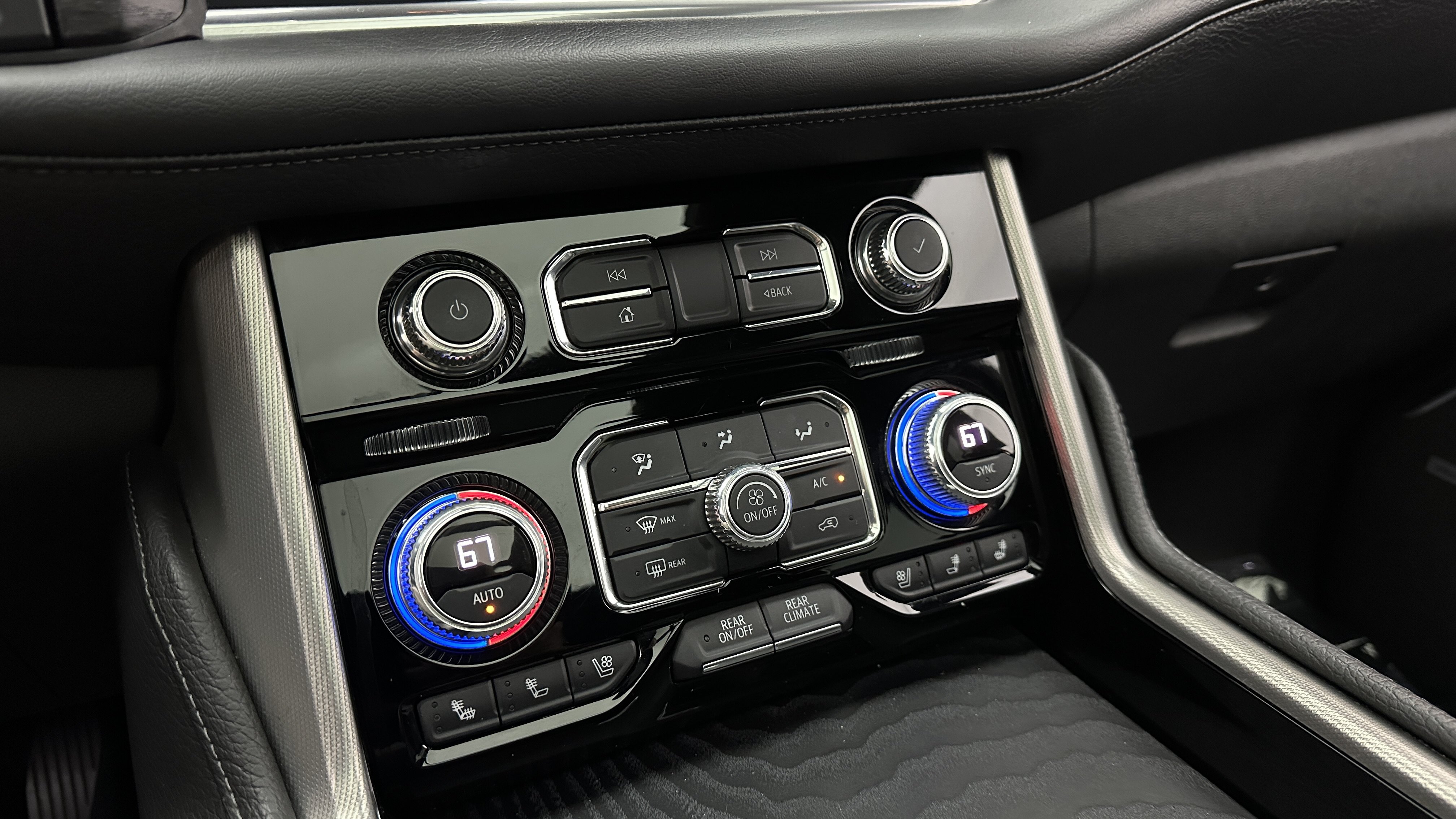 Used 2022 GMC Yukon Denali RWD image 18