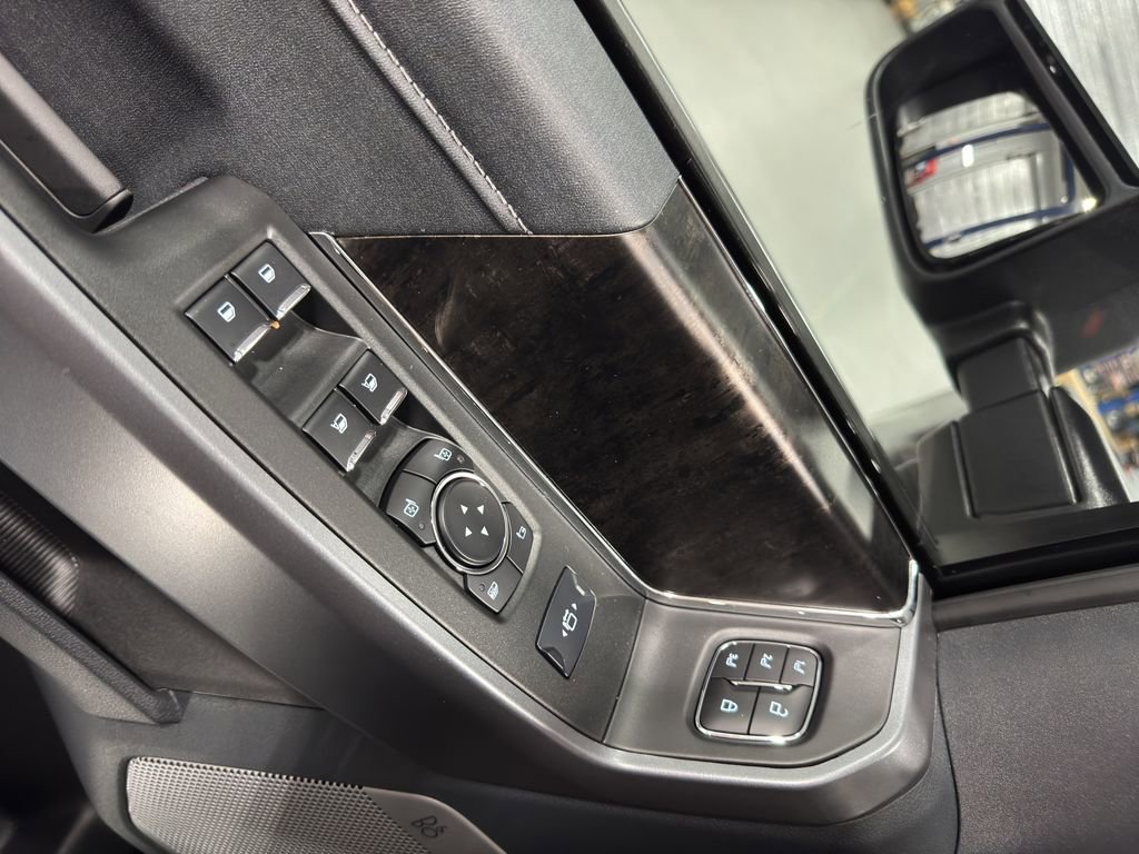 Used 2025 Ford F250 Lariat w/ Chrome Package image 34