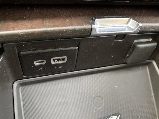 Used 2021 GMC Yukon XL Denali w/ Denali Premium Package image 27