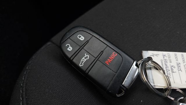 Used 2019 Dodge Challenger SXT RWD image 31