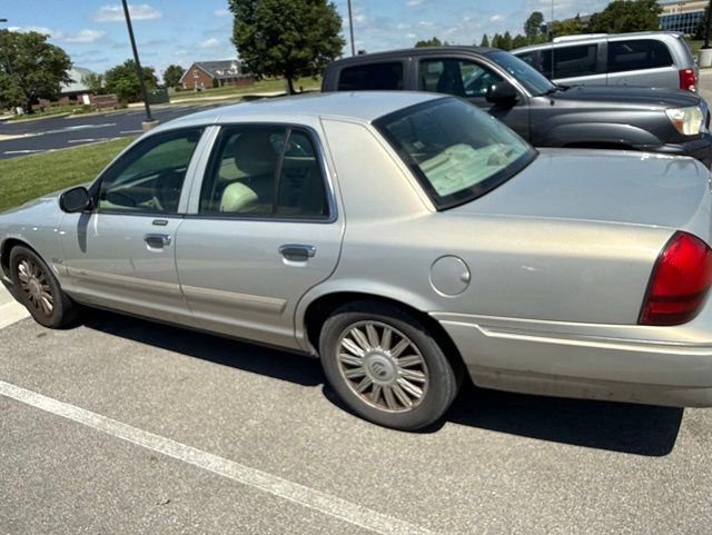 Used 2010 Mercury Grand Marquis LS RWD image 2