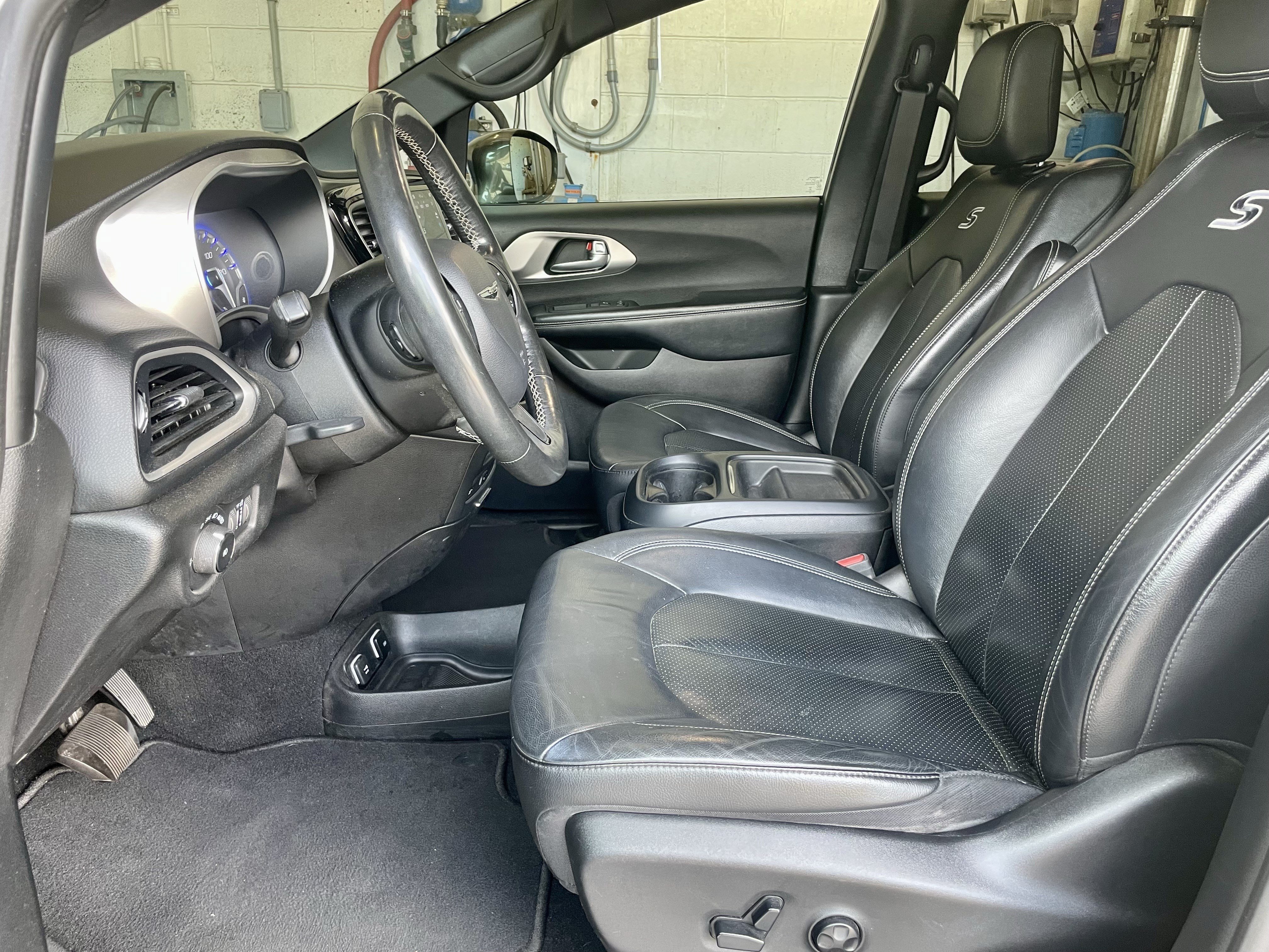 Used 2020 Chrysler Pacifica Touring-L w/ Advanced Safetytec Group AWD/4WD image 14