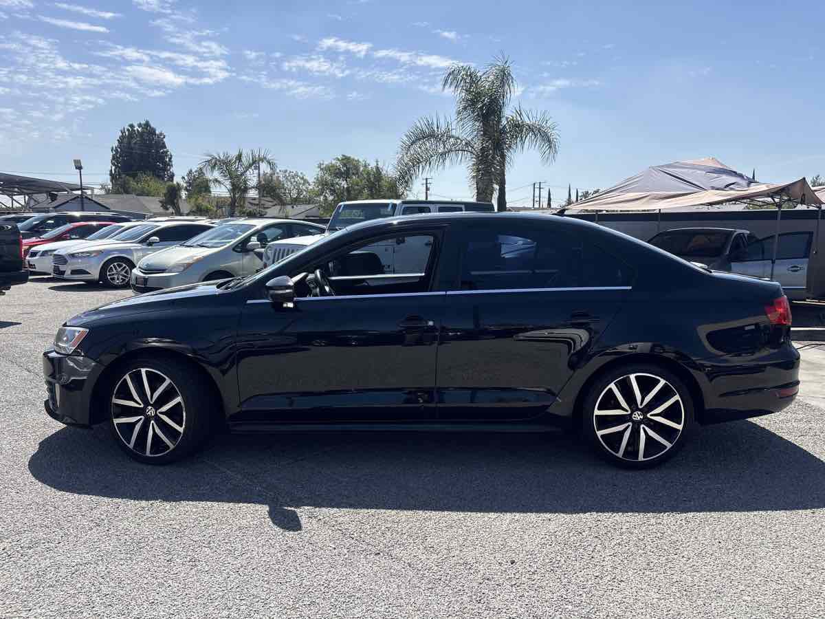 Used 2012 Volkswagen Jetta GLI FWD image 3