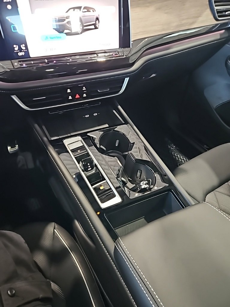 New 2026 Volkswagen Atlas SEL Premium R-Line image 36