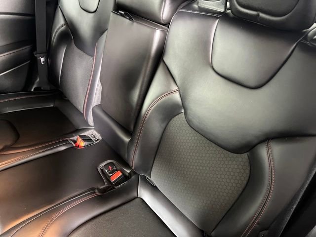 Used 2020 Jeep Cherokee Trailhawk image 28