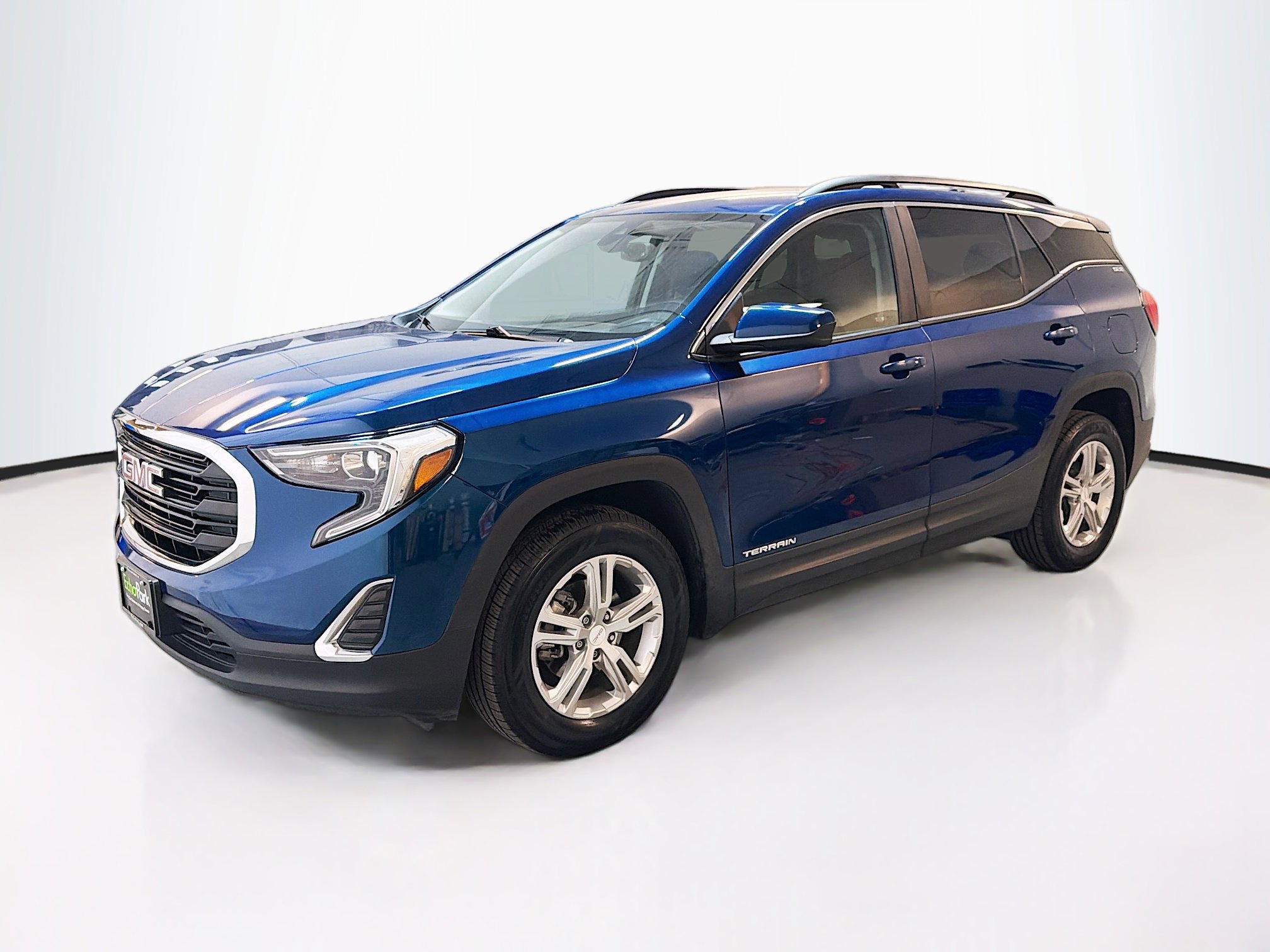 Used 2021 GMC Terrain SLE w/ Driver Convenience Package image 3