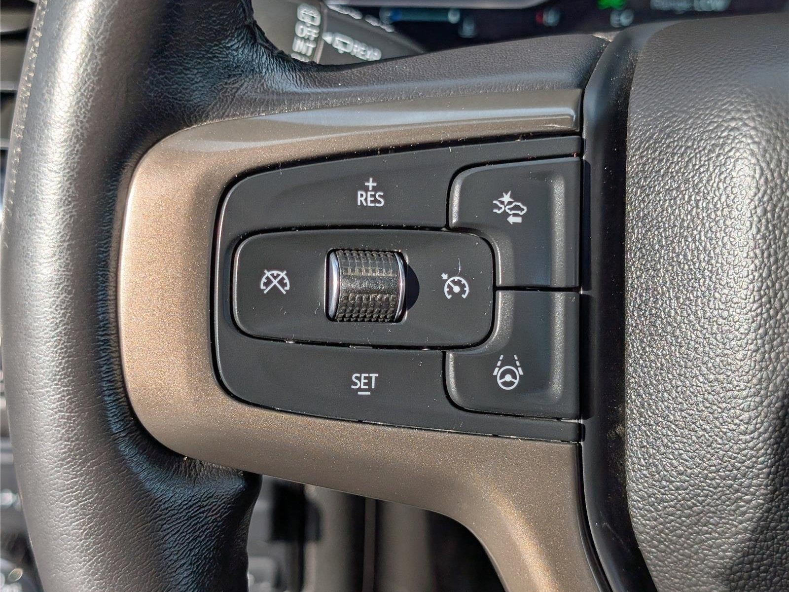Used 2023 Chevrolet Suburban High Country w/ Advanced Technology Package AWD/4WD image 28
