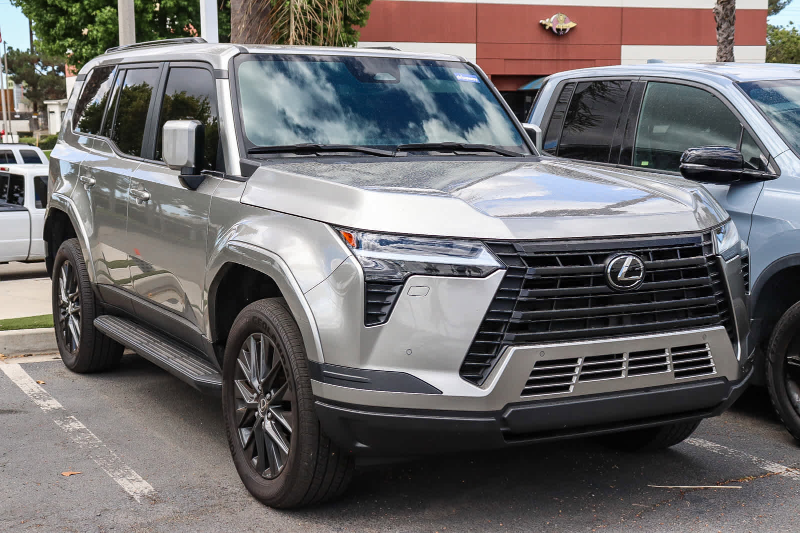 Used 2024 Lexus GX 550 w/ Cold Area Package AWD/4WD image 8
