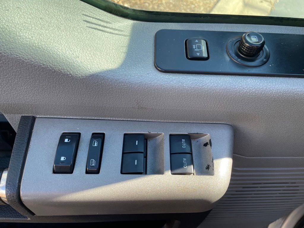 Used 2015 Ford F250 XLT w/ XLT Premium Package image 21