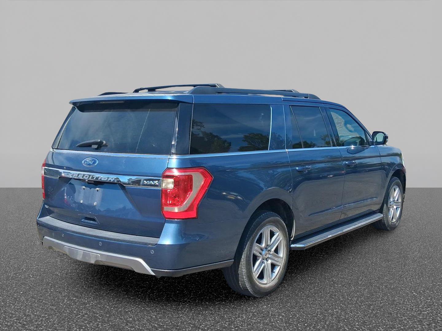 Used 2018 Ford Expedition Max XLT w/ Equipment Group 202A RWD image 4