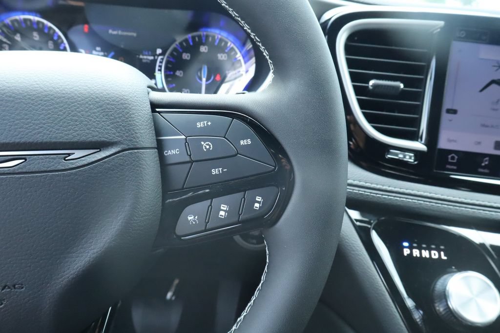 New 2027 Chrysler Pacifica Limited AWD/4WD image 20