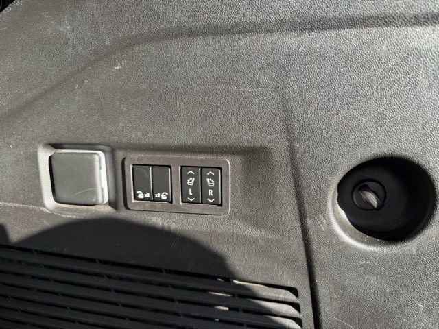 Used 2023 GMC Yukon Denali image 30