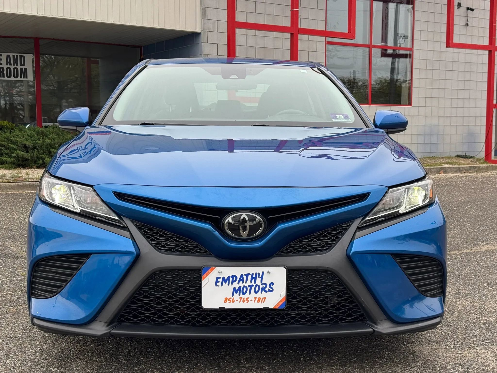 Used 2019 Toyota Camry SE FWD image 8