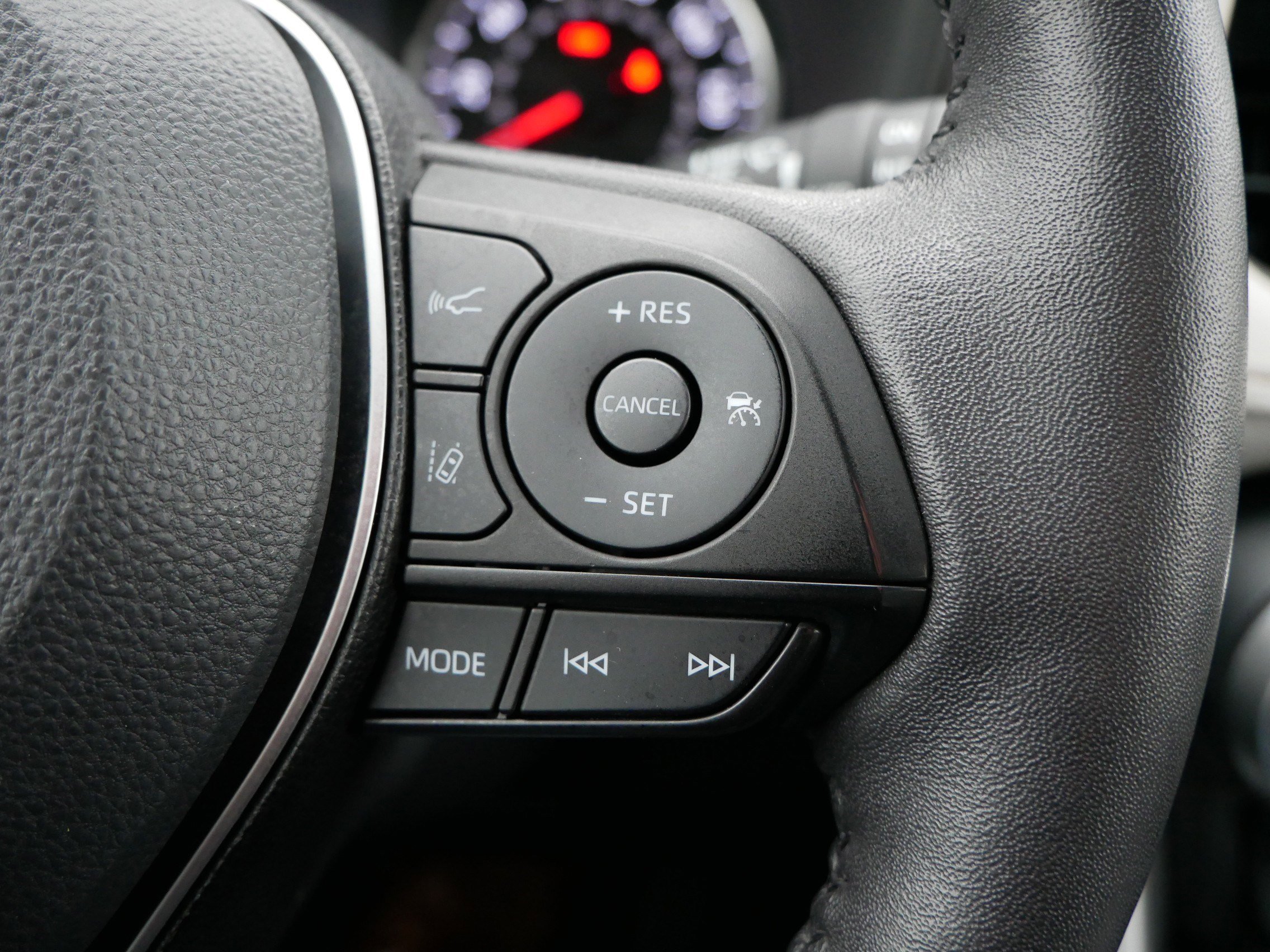 Used 2022 Toyota RAV4 XLE w/ Convenience Package image 30