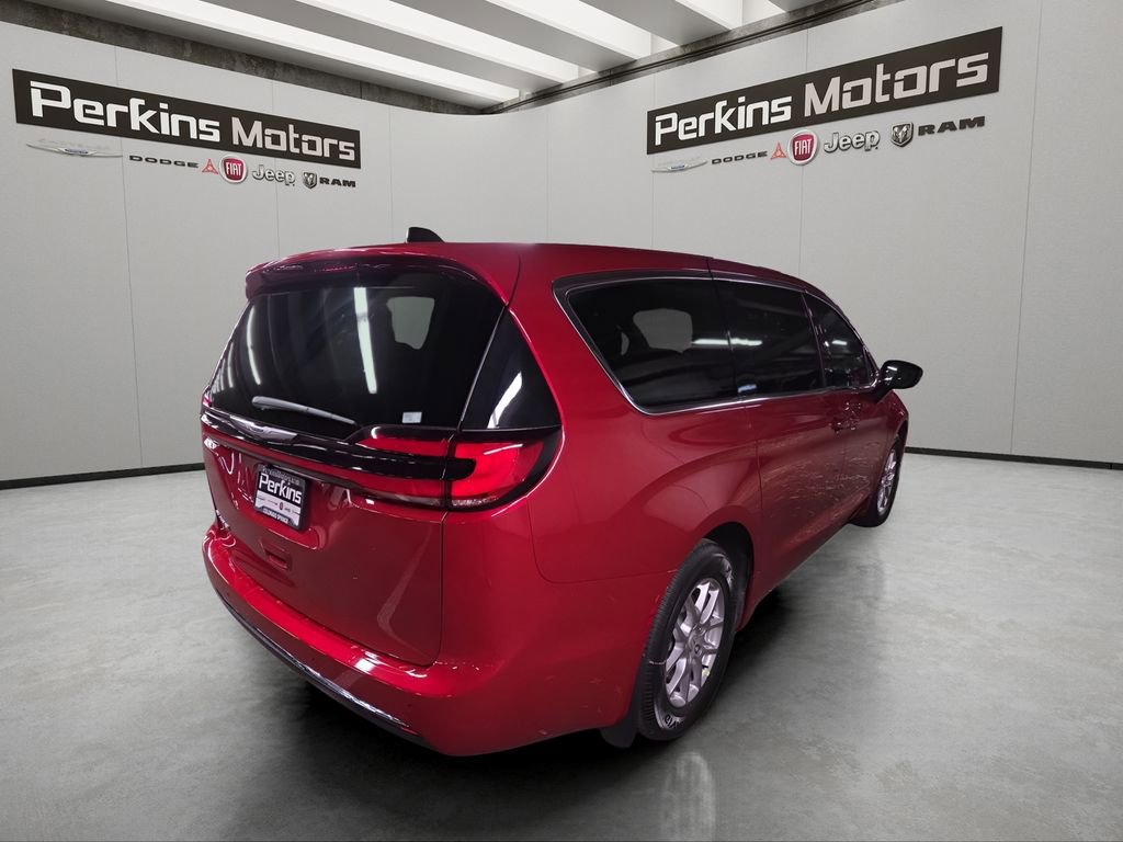 New 2026 Chrysler Pacifica Select image 5