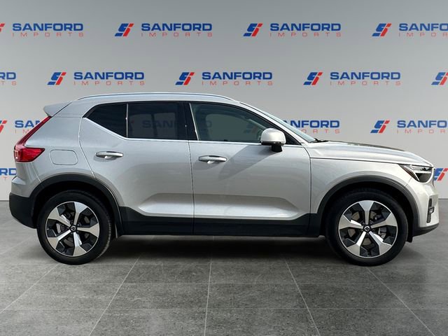 Used 2023 Volvo XC40 B5 Plus AWD/4WD image 6