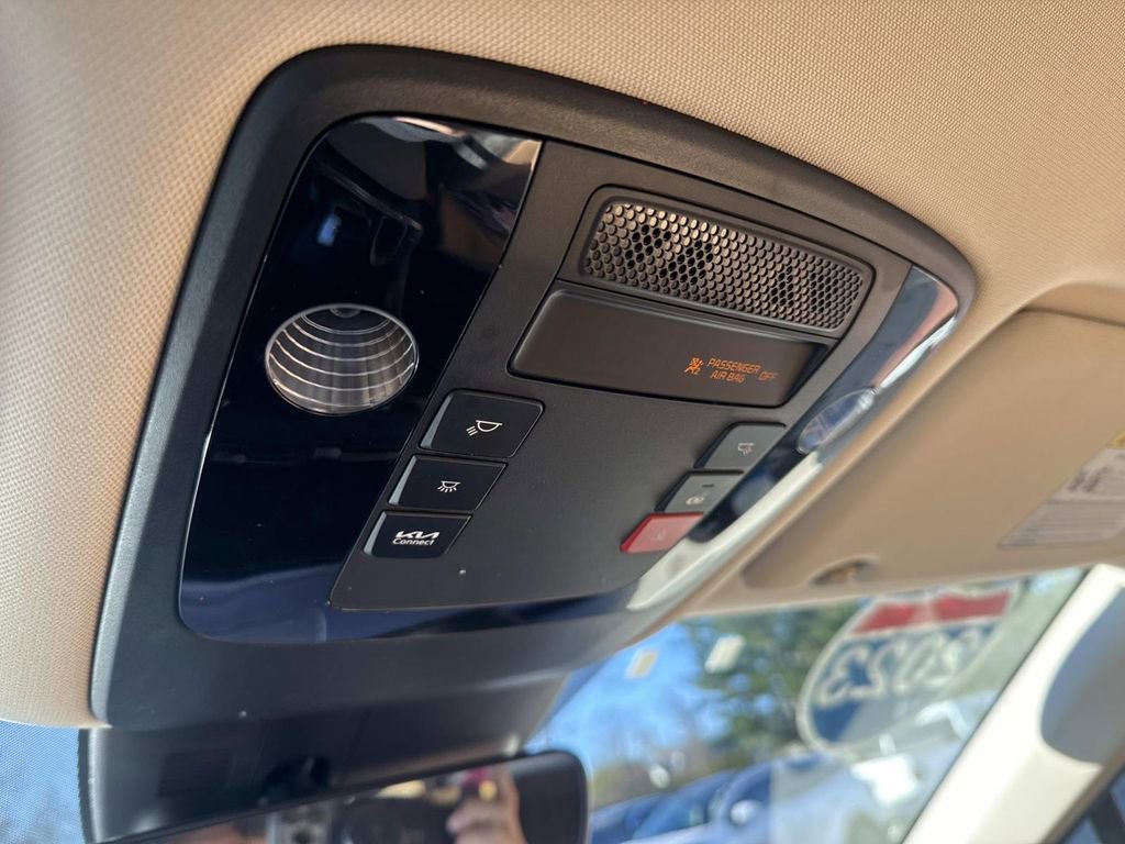 Used 2023 Kia Carnival EX image 26