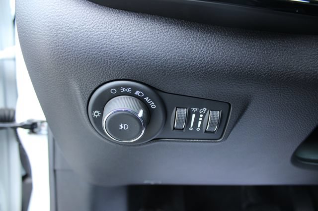 Used 2025 Jeep Compass Trailhawk w/ Trailhawk Convenience Group AWD/4WD image 15