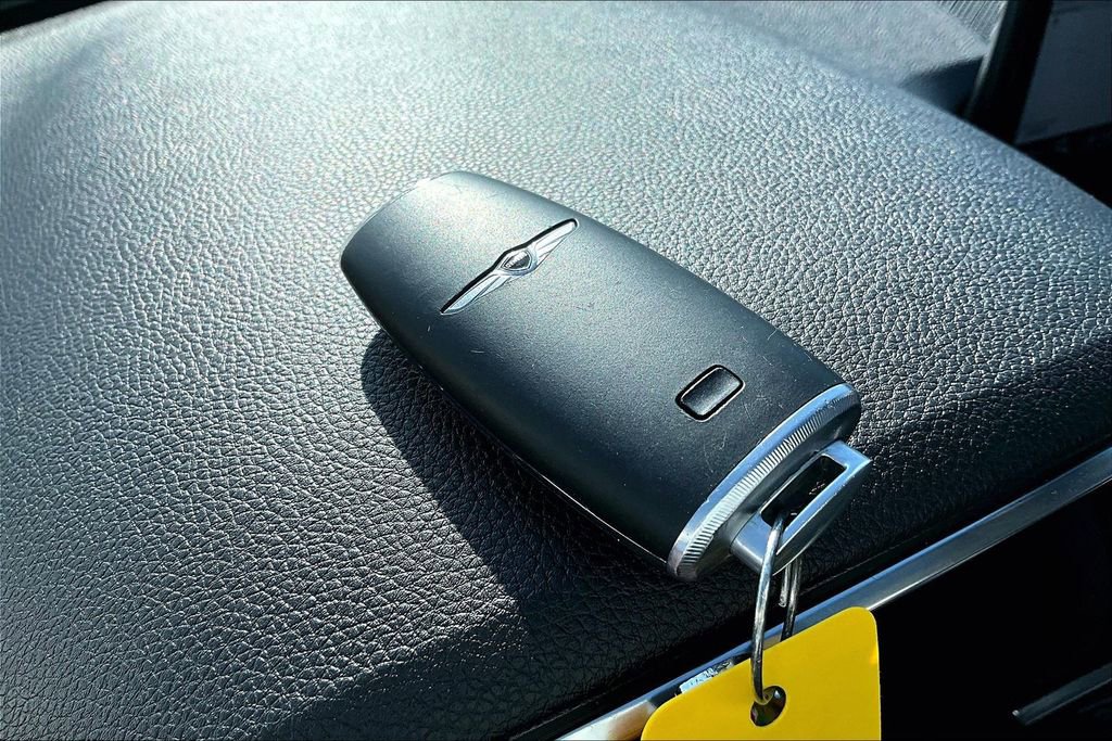 Used 2023 Genesis GV70 2.5T w/ Advanced Package image 14