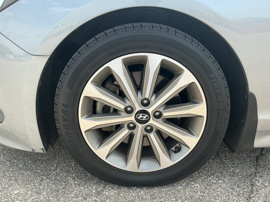 Used 2017 Hyundai Sonata Limited w/ Ultimate Package 04 FWD image 5