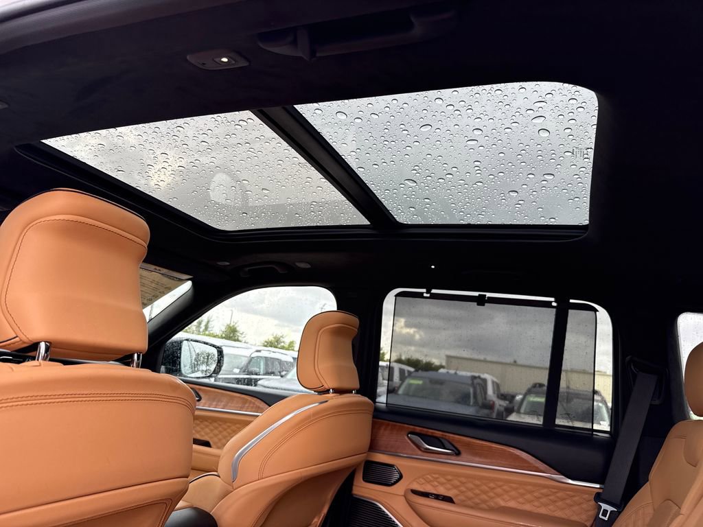 Used 2025 Jeep Grand Cherokee Summit AWD/4WD image 8