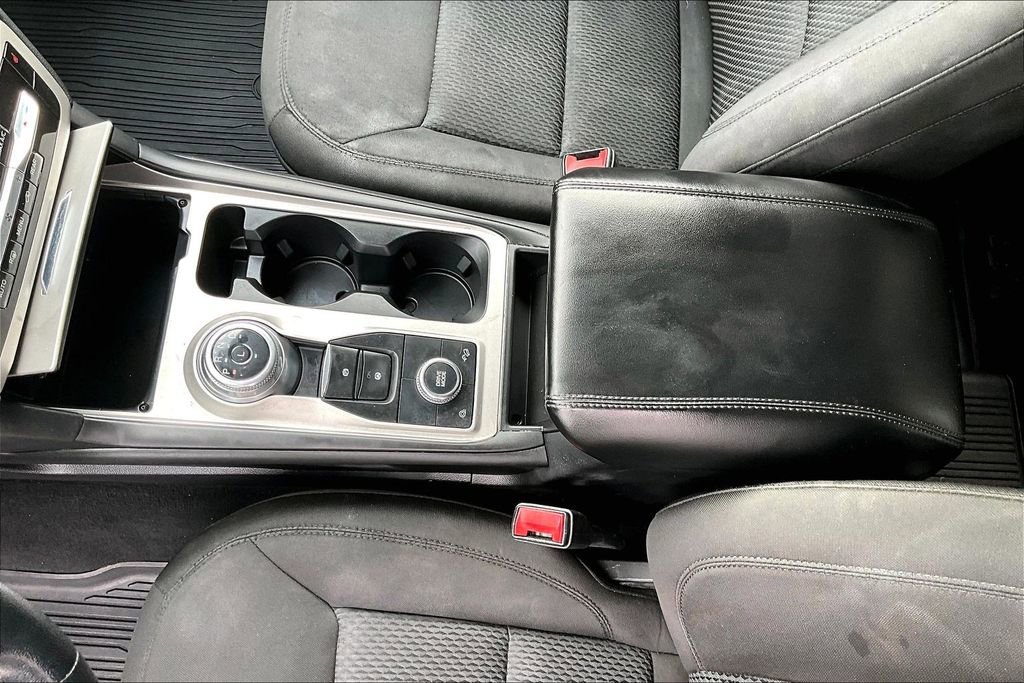 Used 2022 Ford Explorer XLT image 16