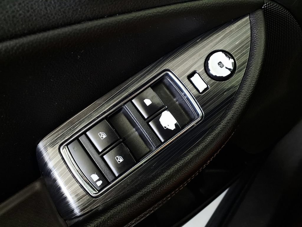 Used 2018 Chevrolet Impala LT FWD image 25