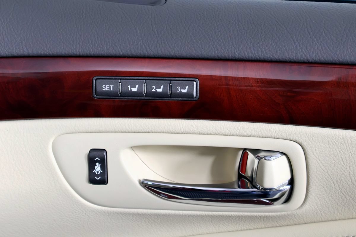 Used 2011 Lexus LS 460 L w/ Luxury Pkg AWD/4WD image 47