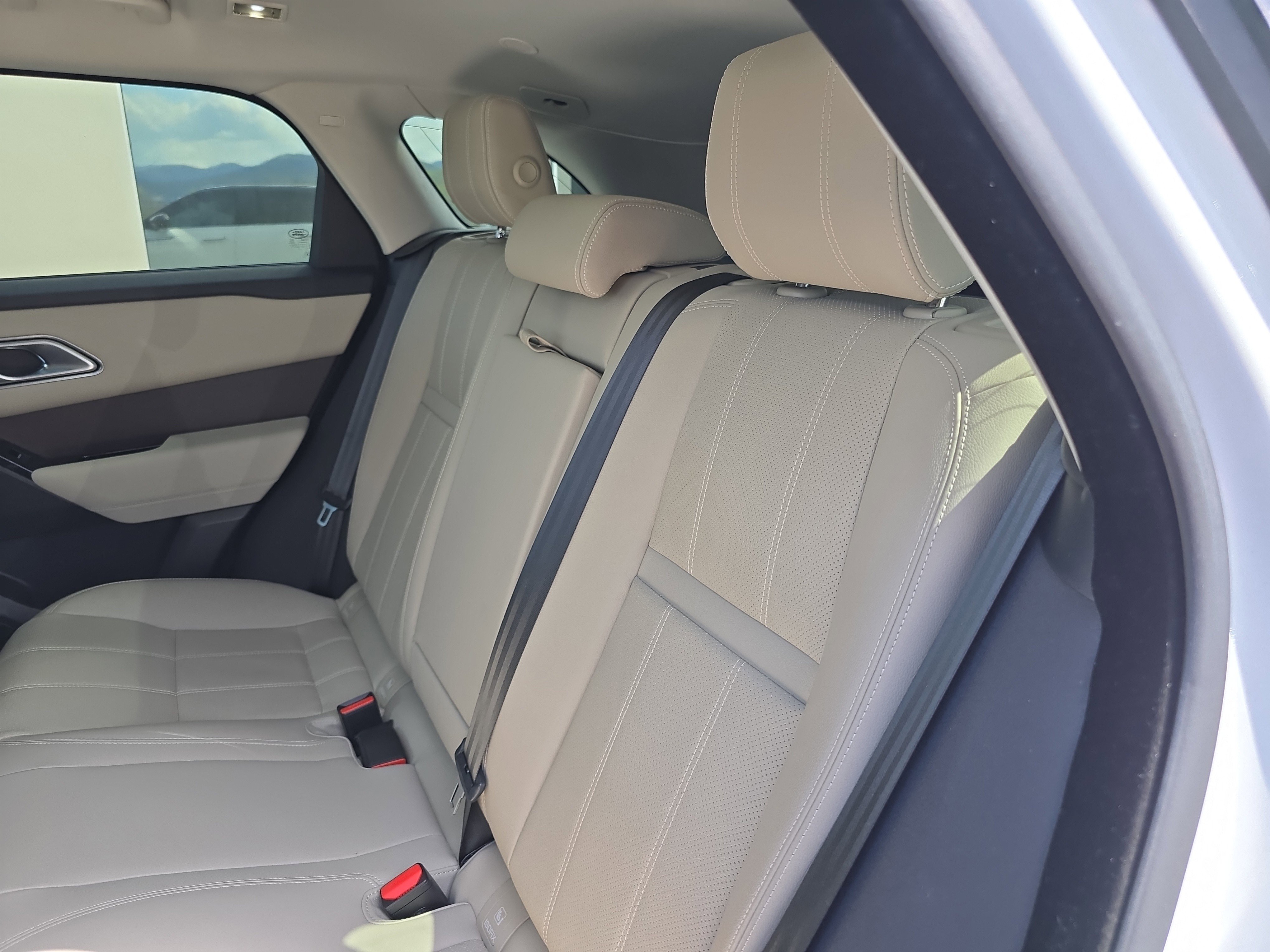 Used 2022 Land Rover Range Rover Velar S image 15