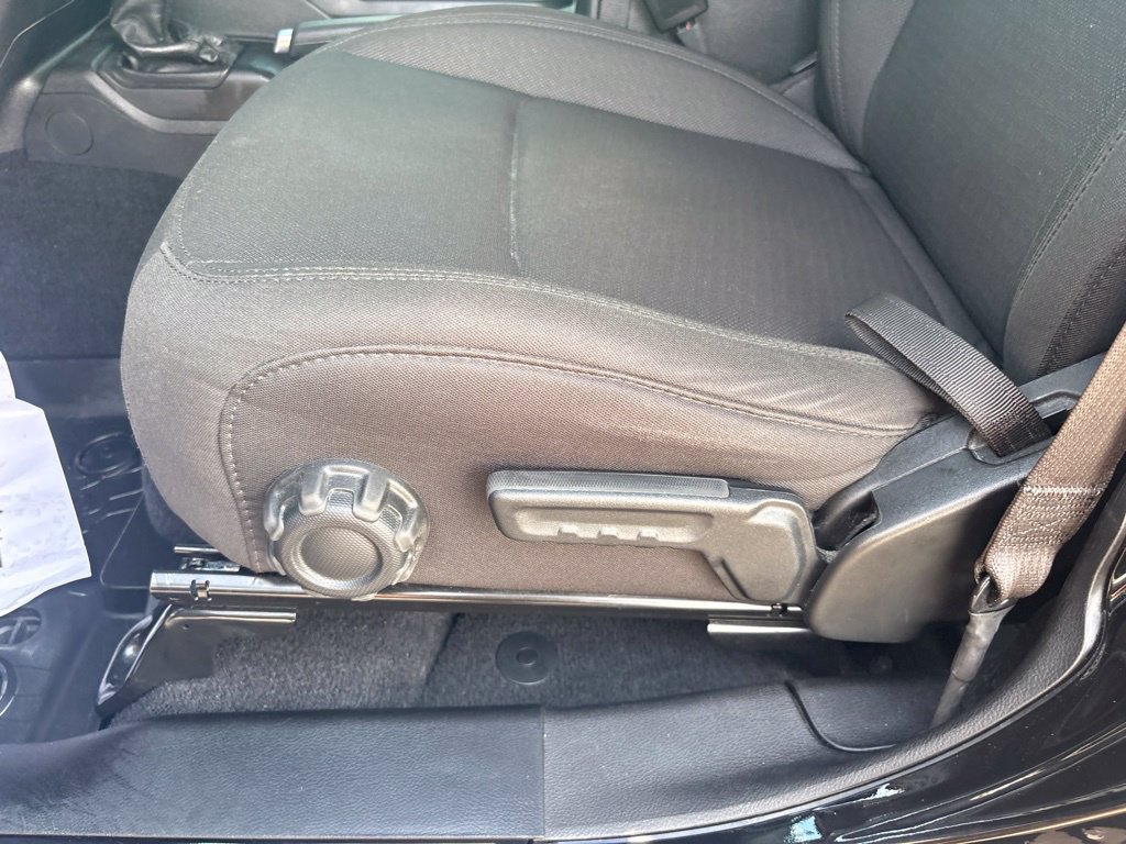 Certified 2023 Jeep Gladiator Sport AWD/4WD image 14