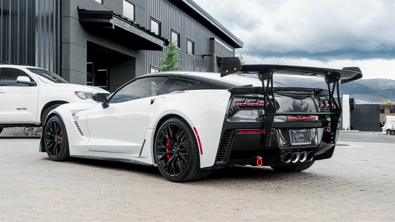 Used 2016 Chevrolet Corvette Z06 w/ 3LZ Preferred Equipment Group RWD image 2