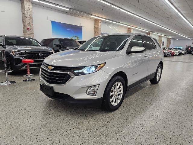 Used 2020 Chevrolet Equinox LT w/ Driver Convenience Package FWD image 2