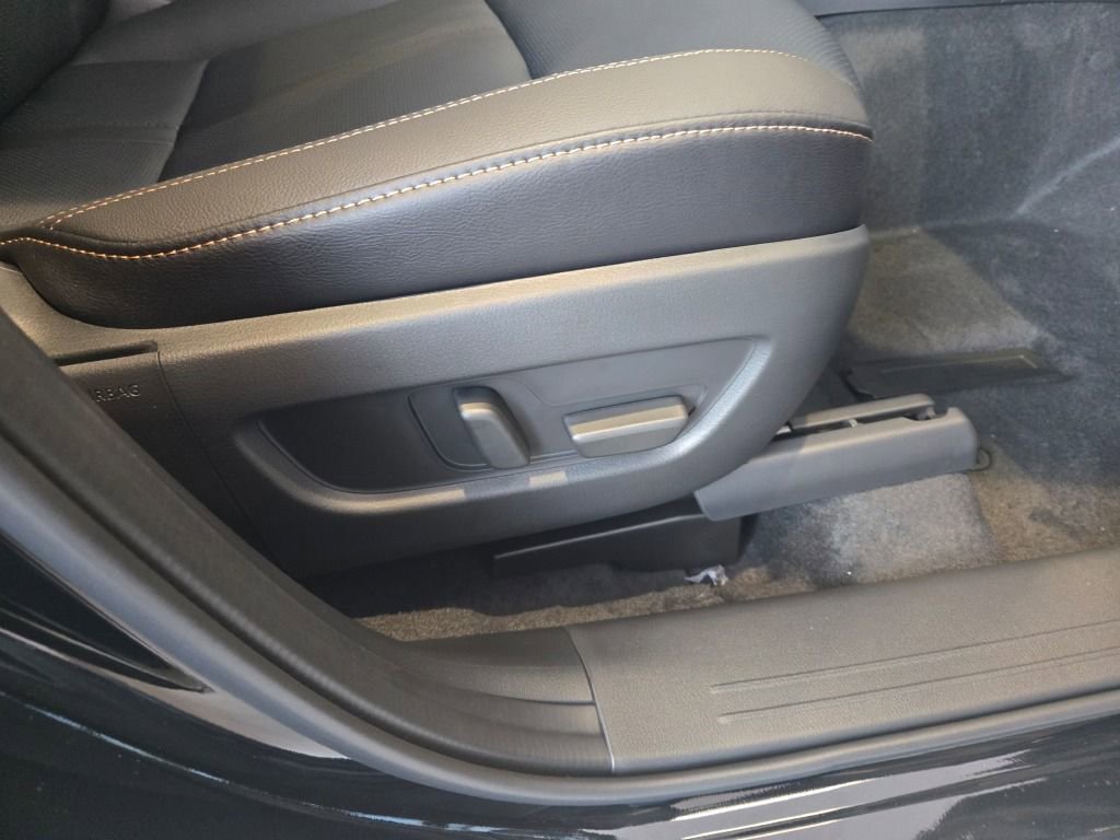 New 2025 MAZDA CX-70 Plug-In Hybrid w/ Premium Pkg image 4