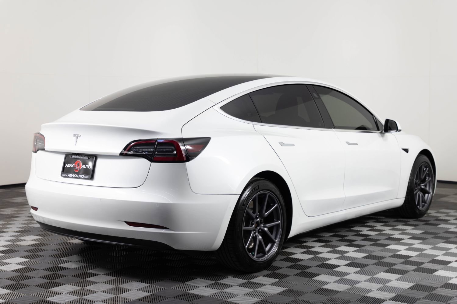 Used 2020 Tesla Model 3 Standard Range RWD image 7