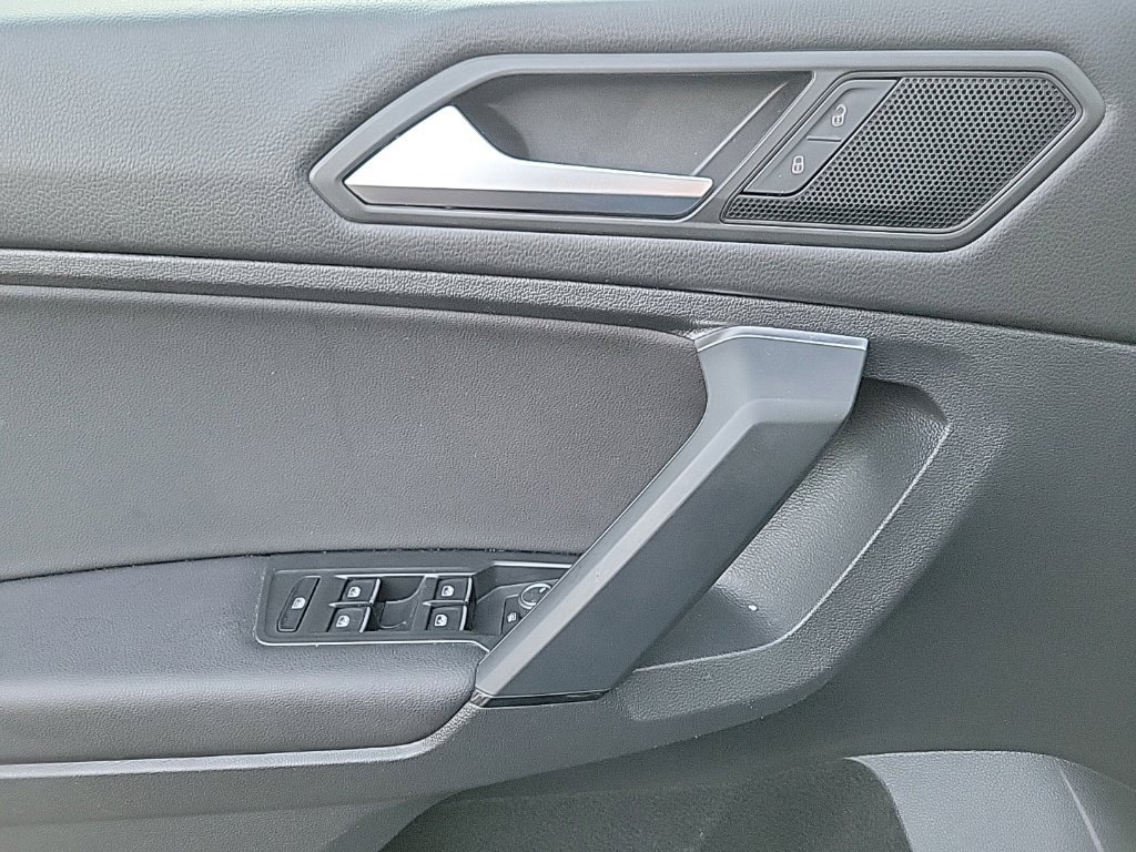 Used 2019 Volkswagen Tiguan SEL AWD/4WD image 13