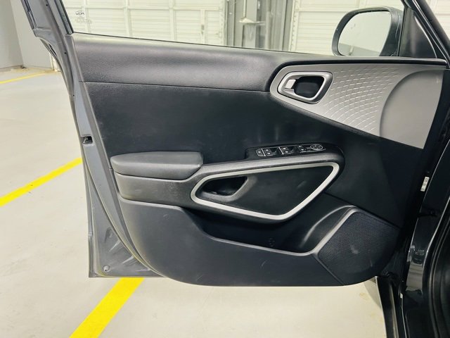 Used 2023 Kia Soul LX w/ LX Technology Package image 22