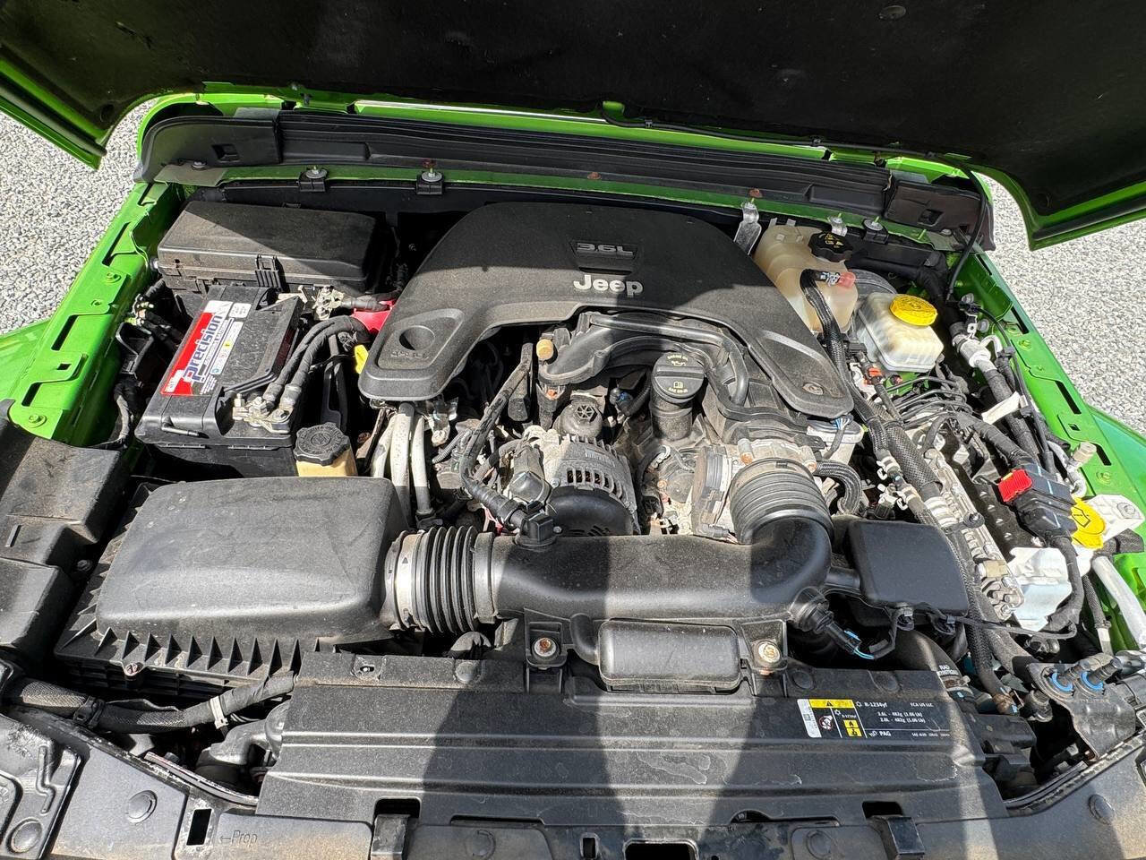 Used 2018 Jeep Wrangler Unlimited Sahara AWD/4WD image 24