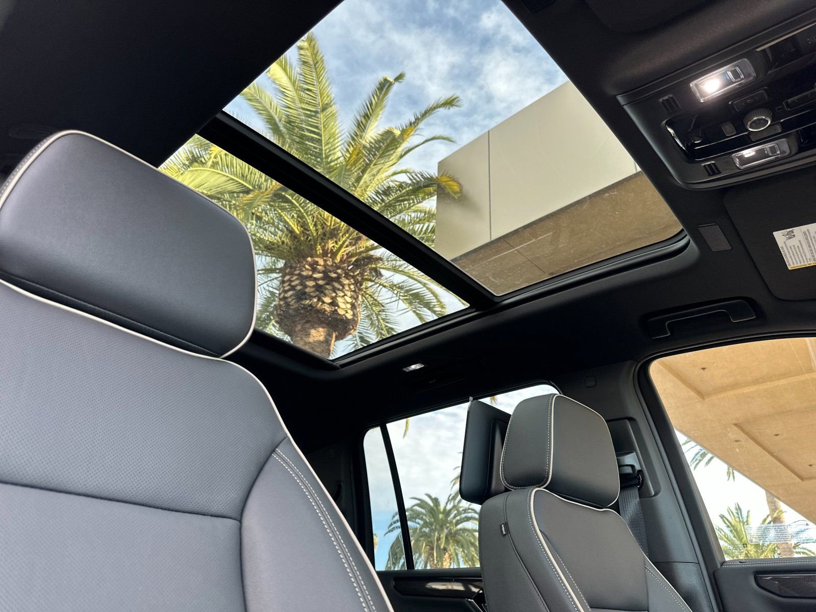 New 2026 GMC Yukon XL Elevation w/ Elevation Premium Package AWD/4WD image 18