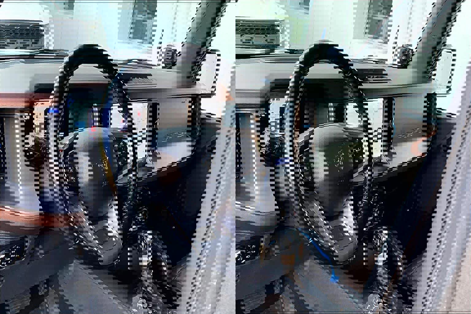 Used 2023 Ford Bronco Outer Banks image 17